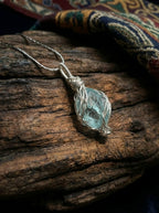 Natural Sense Raw Stone Hand-Wound Necklace | Blue Titanium Steel Clavicle Necklace Niche Choker