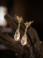 「Vintage Classic」Designer-Style Raindrop White Crystal Earrings