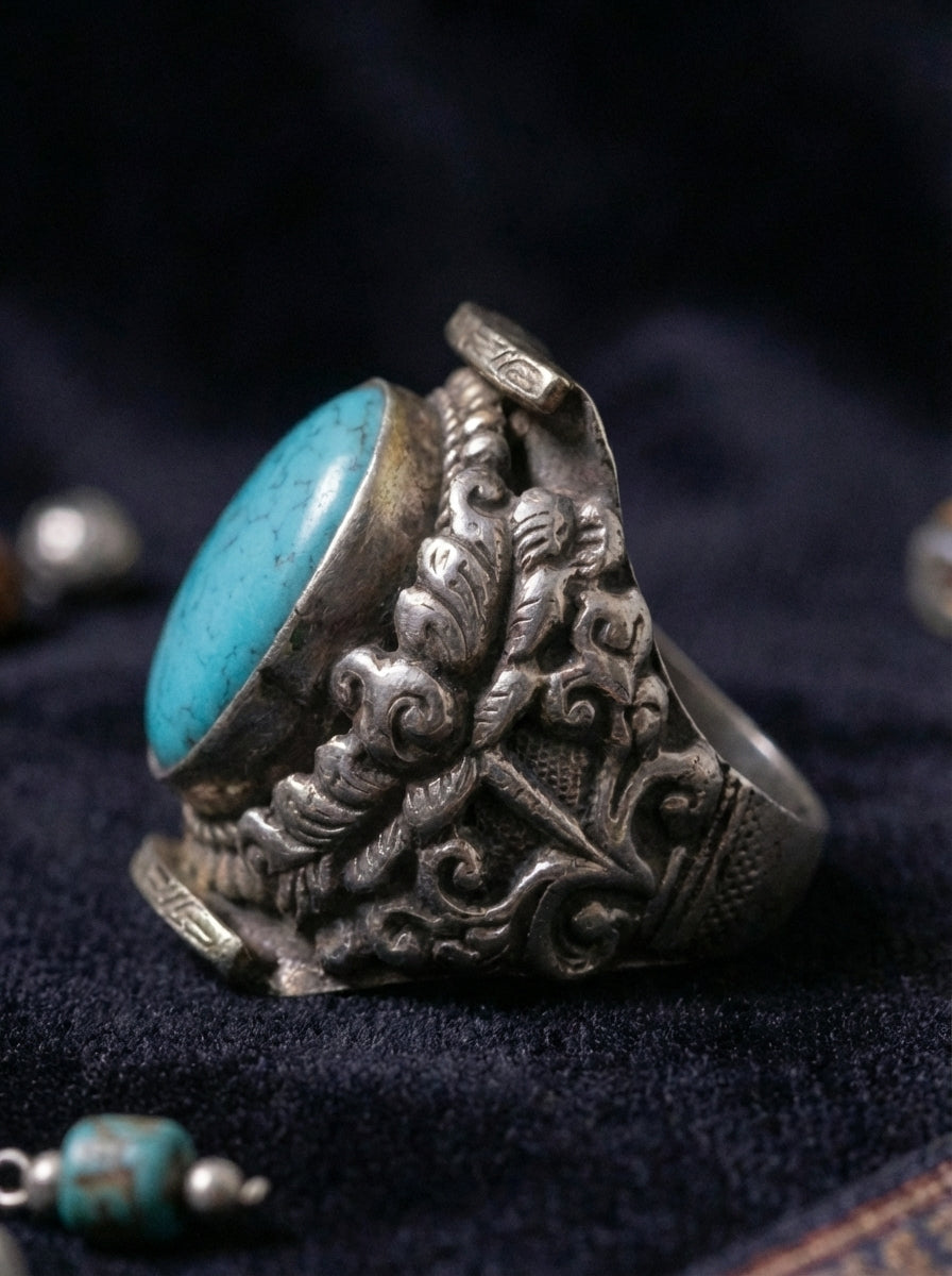 Tibetan Sacred Stone・Hand-Carved Saddle Ring | Natural Turquoise Vintage Ring
