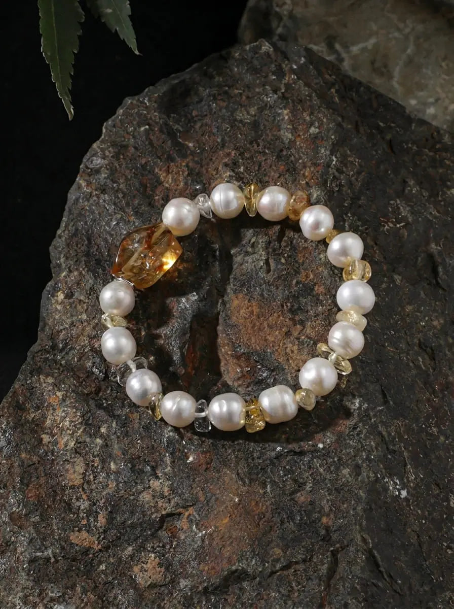 Bracelet en perles et citrines « Détachement de lumière ambrée »