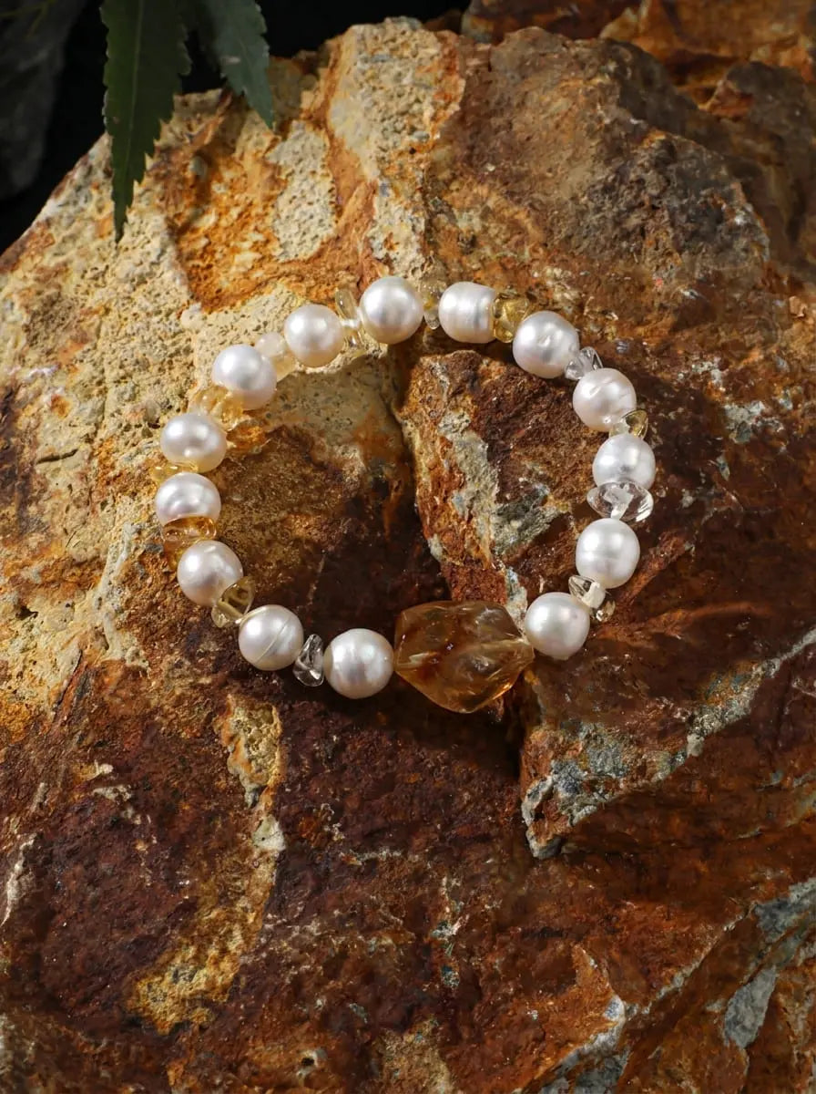 Bracelet en perles et citrines « Détachement de lumière ambrée »