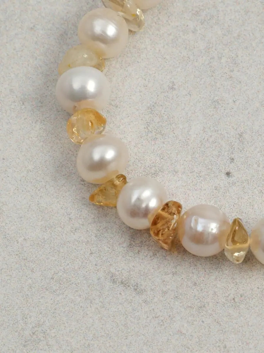 Bracelet en perles et citrines « Détachement de lumière ambrée »