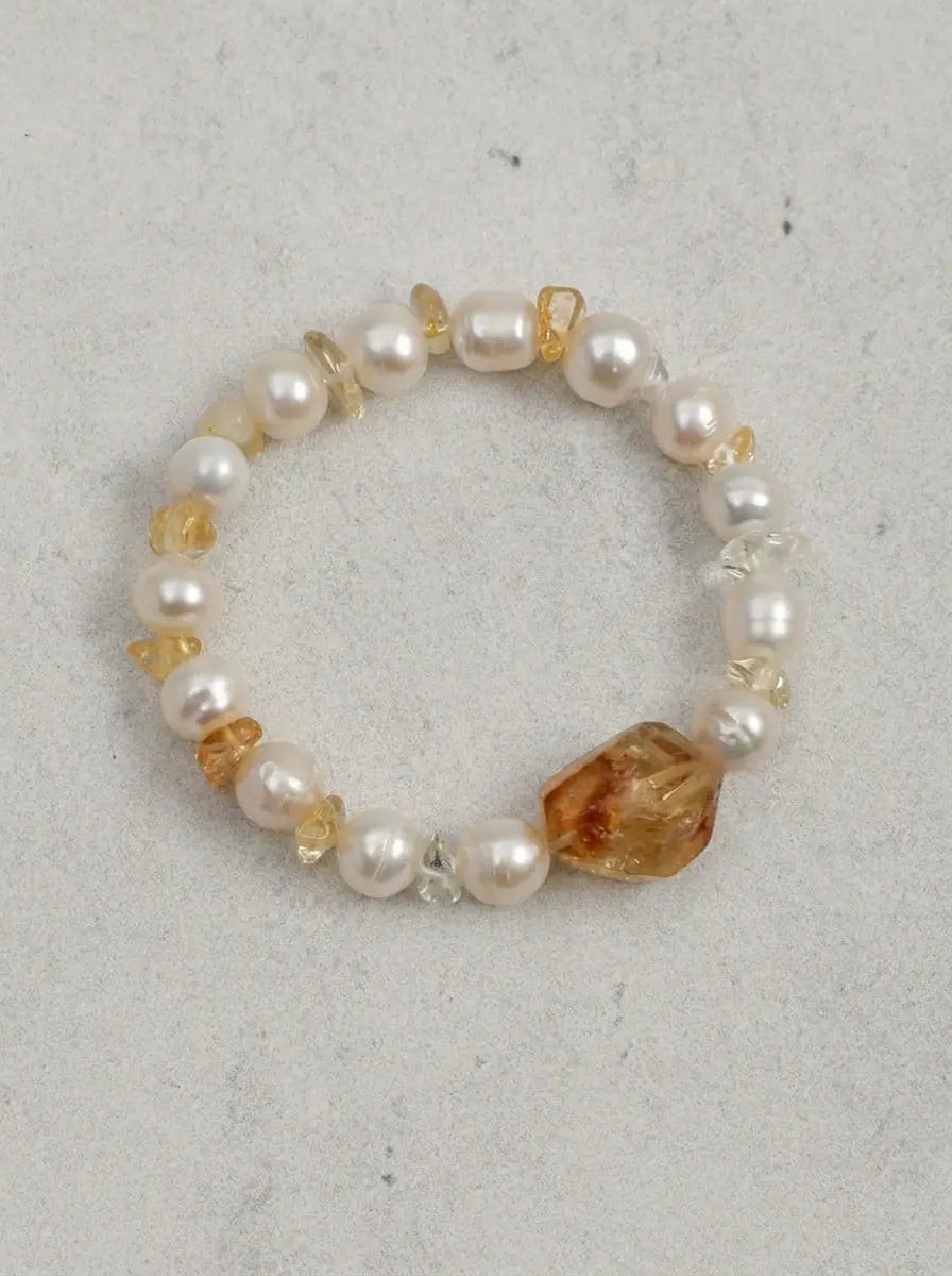 Bracelet en perles et citrines « Détachement de lumière ambrée »