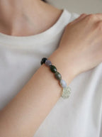 „Verdant Boundary“ Armband aus grünem Kristall und Achat