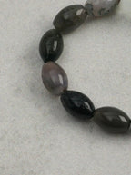„Verdant Boundary“ Armband aus grünem Kristall und Achat