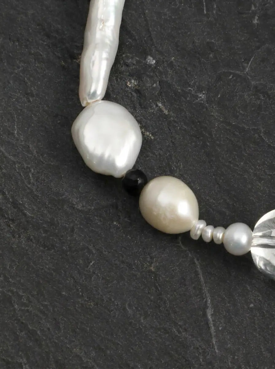 「Pure Snow Heart」 Pearl, Clear Crystal & Black Tourmaline Bracelet