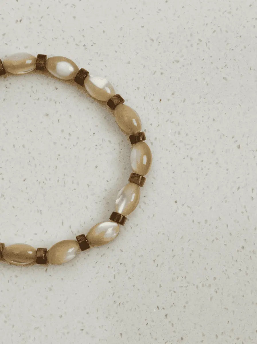 「Lustrous Shell & Brown Shadow」 Bracelet