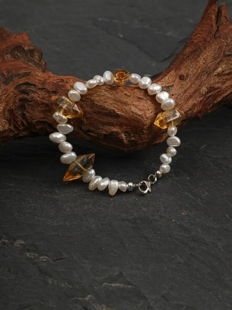 「Radiant Light Gem Accent」 Bracelet