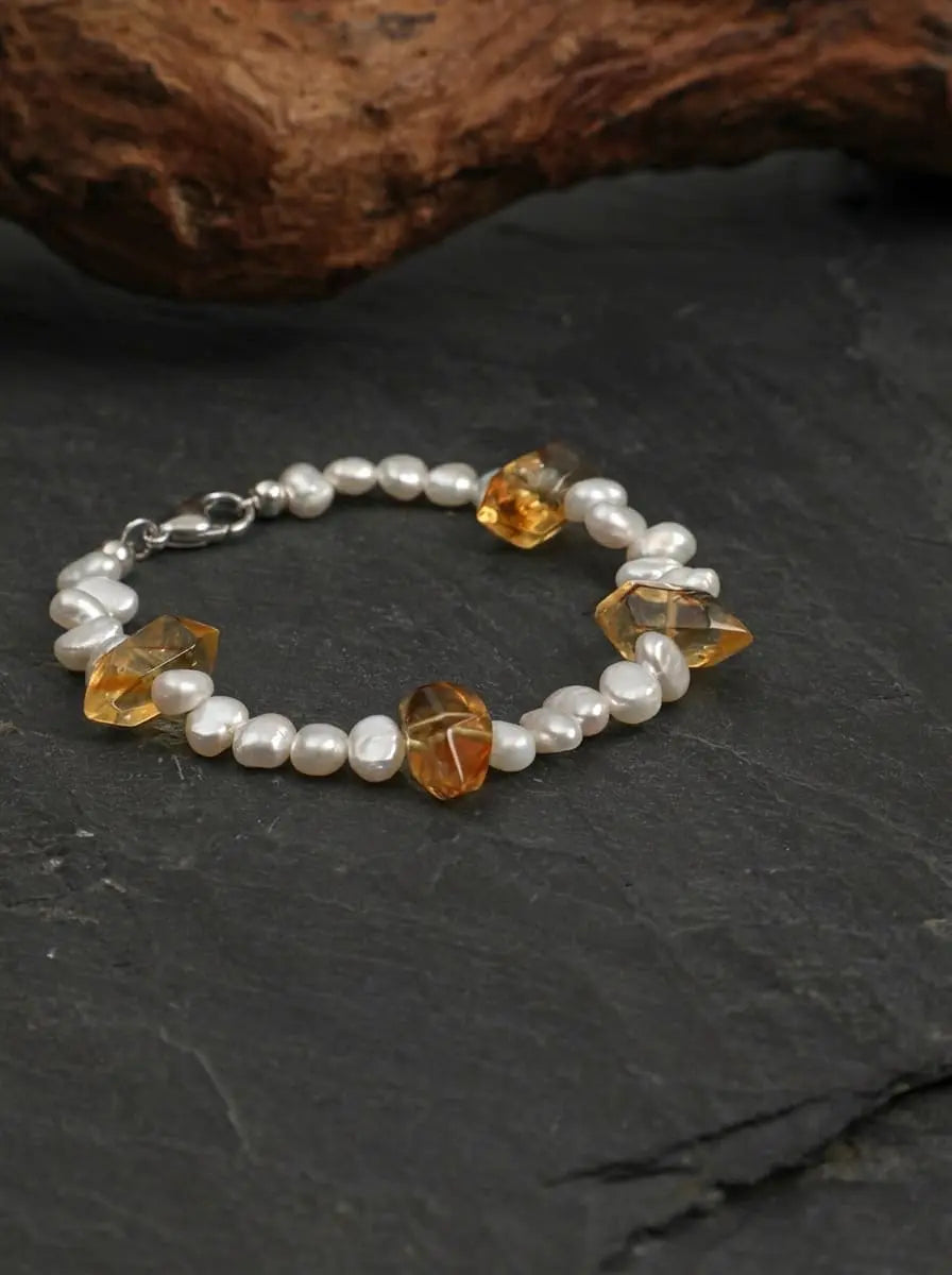 「Radiant Light Gem Accent」 Bracelet