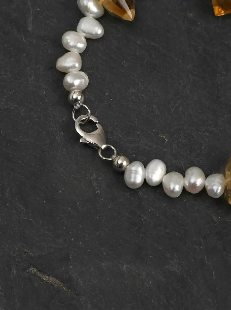 「Radiant Light Gem Accent」 Bracelet